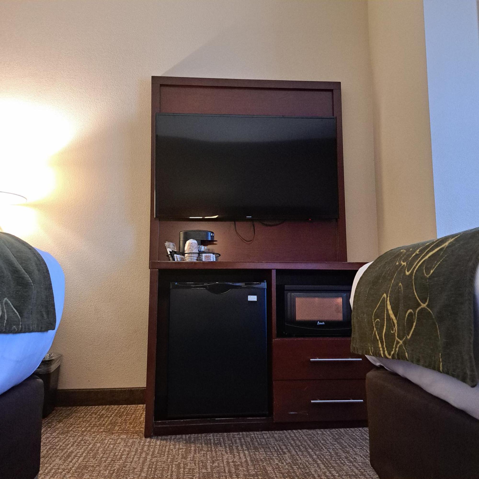 Queen Suite with Two Queen Beds - Non-Smoking