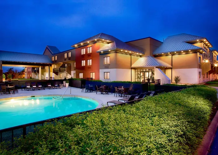 Hotel with Tennis: Holiday Inn Express Nashville Airport By Ihg